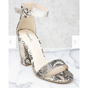 Adorable Snakeskin Heals! Never worn!!